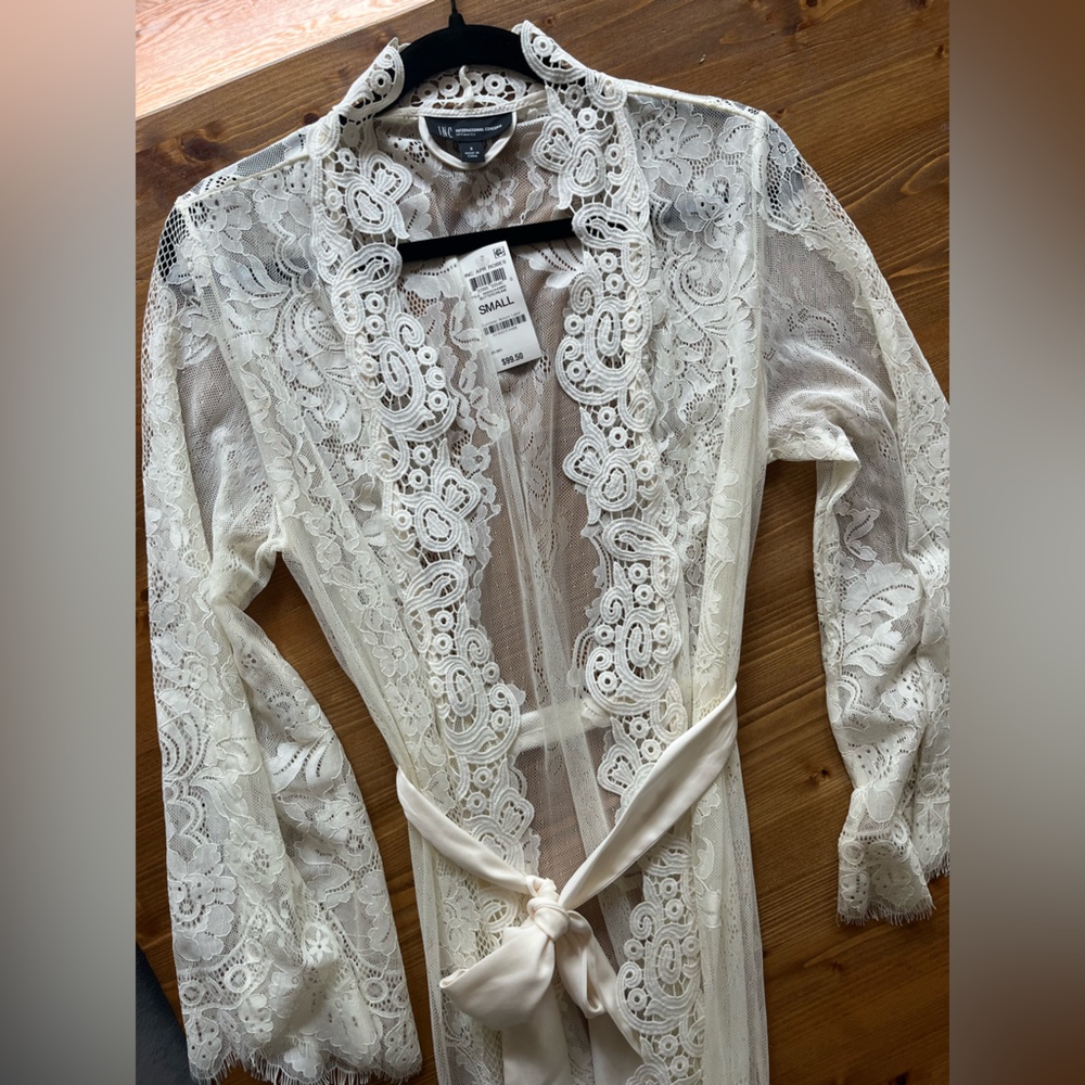Long Ivory Lace Robe with Tie Belt - Picture 4 of 7